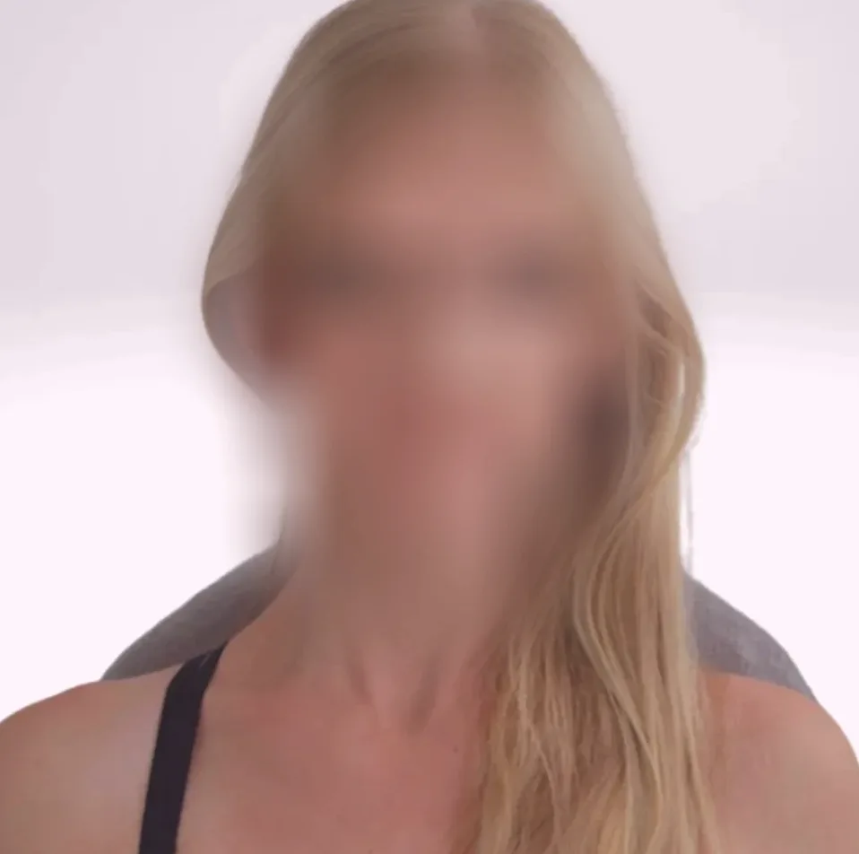 Amira, 37