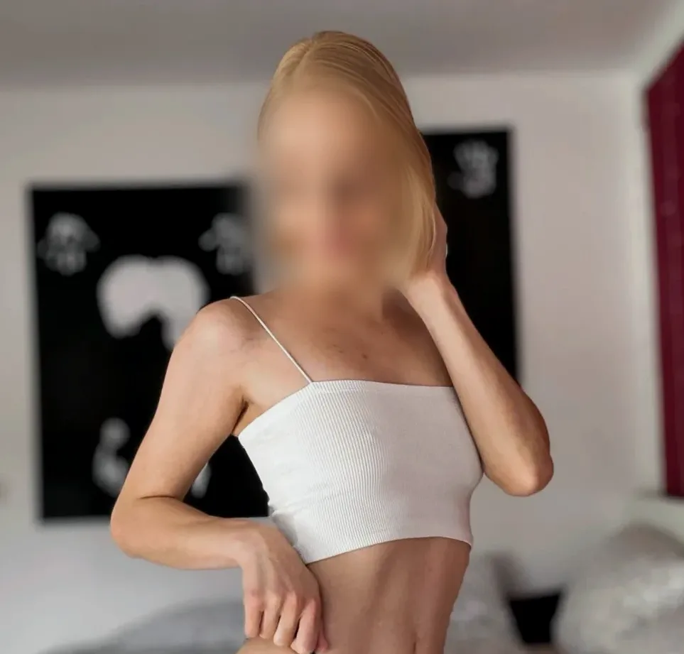 Holly, 30