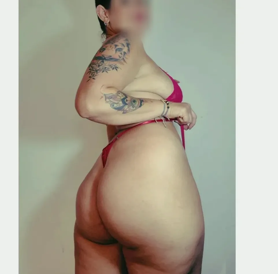 Karolina, 33