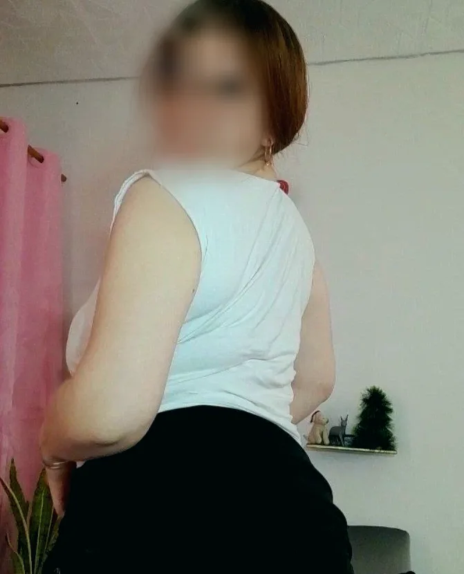 Leila, 27