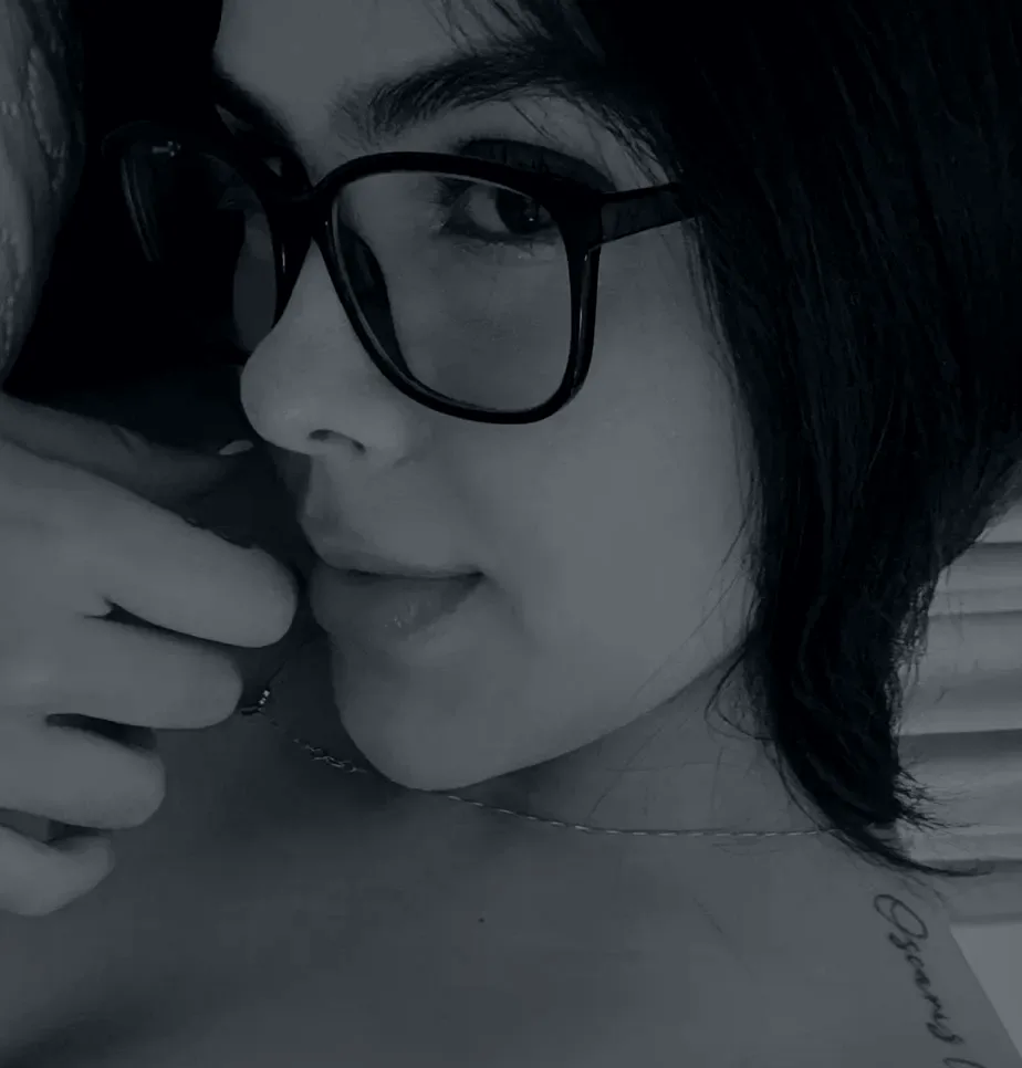 Nadia, 23